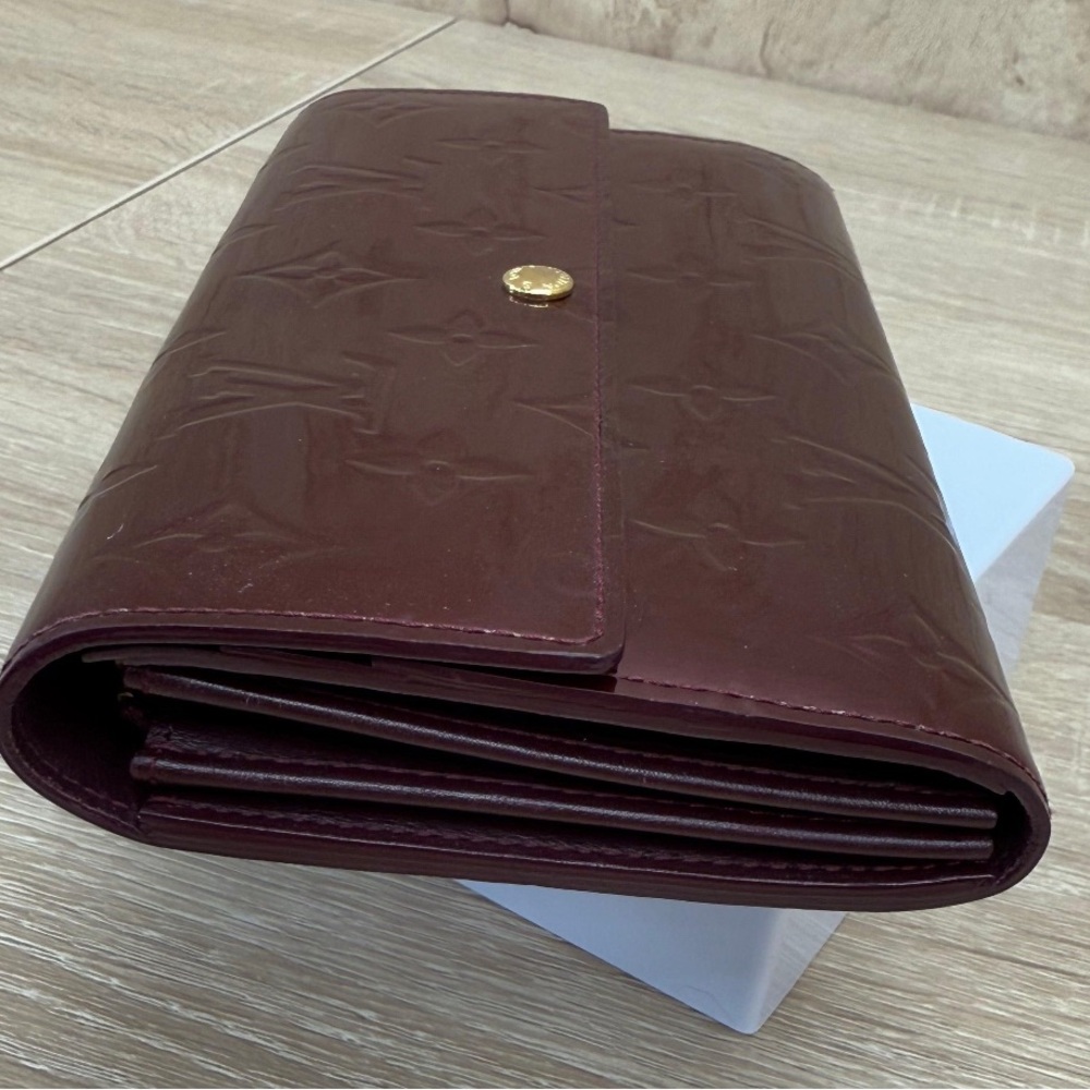 Louis Vuitton Burgandy Monogramed Vernis Sarah Wallet with COA - Picture 4 of 16